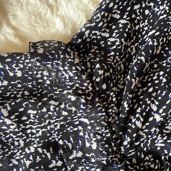 Express black and navy blouse - Picture 2 of 3